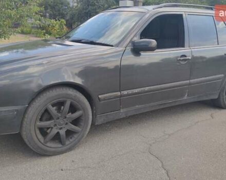 Мерседес Е-Класс 2000 в Броварах на Automoto.ua Черный Мерседес Е-Класс, объемом двигателя 2.2 л и пробегом 350 тыс. км за 2200 $, фото 1 на Automoto.ua