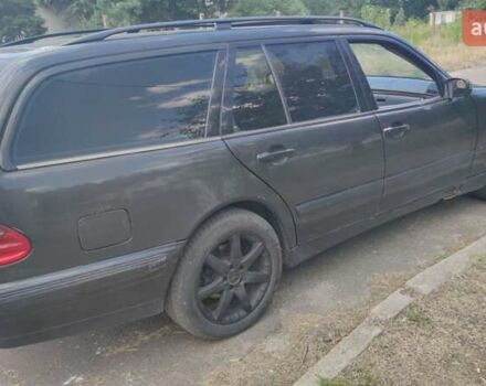 Мерседес Е-Класс 2000 в Броварах на Automoto.ua Черный Мерседес Е-Класс, объемом двигателя 2.2 л и пробегом 350 тыс. км за 2200 $, фото 2 на Automoto.ua