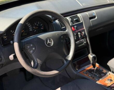 Мерседес Е-Класс 2000 в Кривом Роге на Automoto.ua Черный Мерседес Е-Класс, объемом двигателя 2.2 л и пробегом 442 тыс. км за 6500 $, фото 14 на Automoto.ua