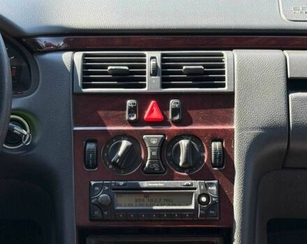 Мерседес Е-Класс 2000 в Кривом Роге на Automoto.ua Черный Мерседес Е-Класс, объемом двигателя 2.2 л и пробегом 442 тыс. км за 6500 $, фото 17 на Automoto.ua