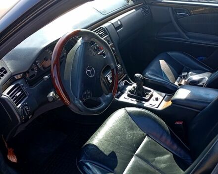 Черный Мерседес Е-Класс, объемом двигателя 2.7 л и пробегом 429 тыс. км за 2000 $, фото 1 на Automoto.ua