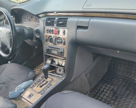 Черный Мерседес Е-Класс, объемом двигателя 0 л и пробегом 350 тыс. км за 2200 $, фото 4 на Automoto.ua