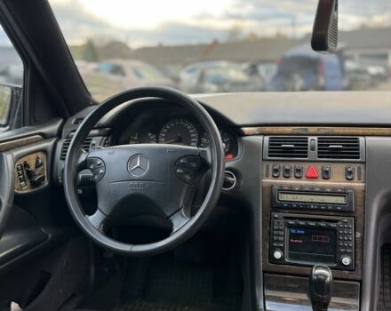 Мерседес Е-Класс 2001 в Бориславе на Automoto.ua Черный Мерседес Е-Класс, объемом двигателя 3.2 л и пробегом 400 тыс. км за 3850 $, фото 4 на Automoto.ua