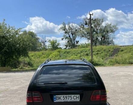 Черный Мерседес Е-Класс, объемом двигателя 2.7 л и пробегом 3 тыс. км за 3400 $, фото 4 на Automoto.ua