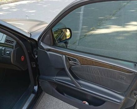 Черный Мерседес Е-Класс, объемом двигателя 3.2 л и пробегом 365 тыс. км за 6300 $, фото 18 на Automoto.ua