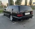Черный Мерседес Е-Класс, объемом двигателя 3.2 л и пробегом 333 тыс. км за 3600 $, фото 1 на Automoto.ua