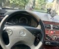 Черный Мерседес Е-Класс, объемом двигателя 2.2 л и пробегом 344 тыс. км за 2500 $, фото 13 на Automoto.ua