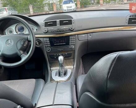 Черный Мерседес Е-Класс, объемом двигателя 2.15 л и пробегом 320 тыс. км за 8000 $, фото 25 на Automoto.ua