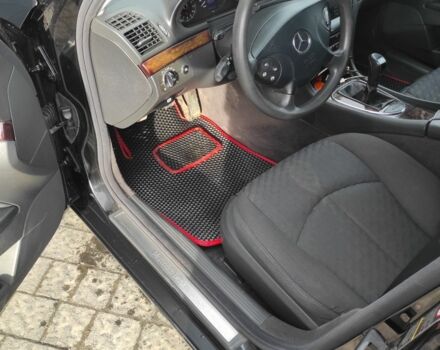 Черный Мерседес Е-Класс, объемом двигателя 2.7 л и пробегом 385 тыс. км за 6500 $, фото 3 на Automoto.ua