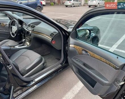 Черный Мерседес Е-Класс, объемом двигателя 2.15 л и пробегом 320 тыс. км за 8000 $, фото 11 на Automoto.ua