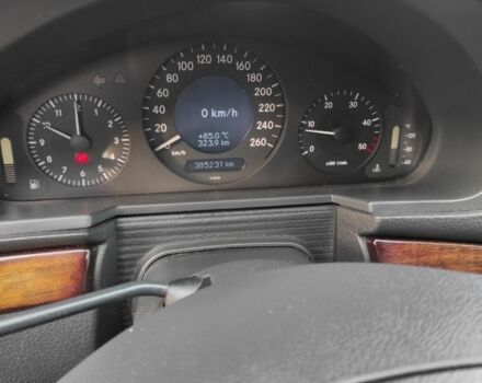 Черный Мерседес Е-Класс, объемом двигателя 2.7 л и пробегом 385 тыс. км за 6500 $, фото 4 на Automoto.ua