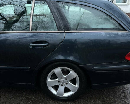 Черный Мерседес Е-Класс, объемом двигателя 2.2 л и пробегом 330 тыс. км за 5200 $, фото 2 на Automoto.ua