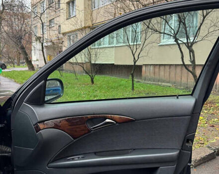 Черный Мерседес Е-Класс, объемом двигателя 2.2 л и пробегом 330 тыс. км за 5200 $, фото 18 на Automoto.ua