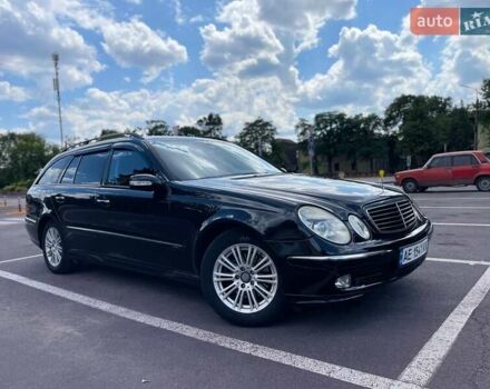 Черный Мерседес Е-Класс, объемом двигателя 2.15 л и пробегом 320 тыс. км за 8000 $, фото 1 на Automoto.ua
