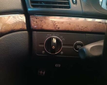 Чорний Мерседес Е-Клас, об'ємом двигуна 3.2 л та пробігом 315 тис. км за 7500 $, фото 7 на Automoto.ua