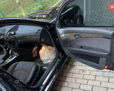 Мерседес Е-Класс 2003 в Ужгороде на Automoto.ua Черный Мерседес Е-Класс, объемом двигателя 2.6 л и пробегом 247 тыс. км за 6200 $, фото 5 на Automoto.ua