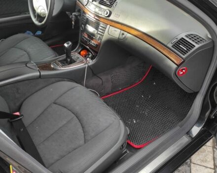 Черный Мерседес Е-Класс, объемом двигателя 2.7 л и пробегом 385 тыс. км за 6500 $, фото 2 на Automoto.ua