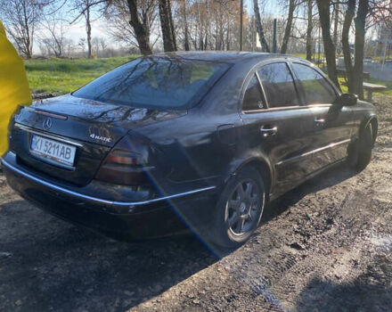 Черный Мерседес Е-Класс, объемом двигателя 3.2 л и пробегом 320 тыс. км за 5000 $, фото 1 на Automoto.ua