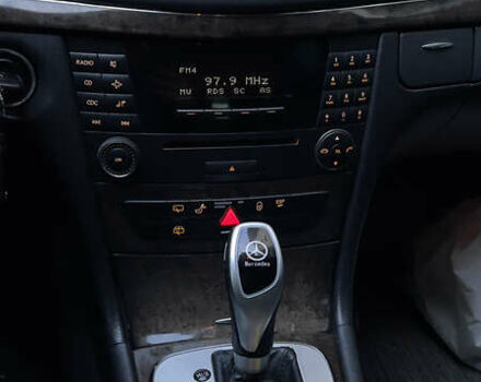 Черный Мерседес Е-Класс, объемом двигателя 2.6 л и пробегом 247 тыс. км за 5800 $, фото 1 на Automoto.ua