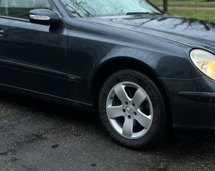 Черный Мерседес Е-Класс, объемом двигателя 2.2 л и пробегом 330 тыс. км за 5200 $, фото 7 на Automoto.ua