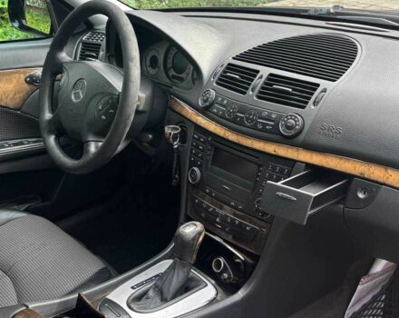 Черный Мерседес Е-Класс, объемом двигателя 3.2 л и пробегом 327 тыс. км за 8800 $, фото 12 на Automoto.ua