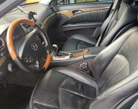 Черный Мерседес Е-Класс, объемом двигателя 3.2 л и пробегом 375 тыс. км за 7100 $, фото 6 на Automoto.ua