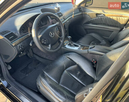 Черный Мерседес Е-Класс, объемом двигателя 2.69 л и пробегом 444 тыс. км за 6500 $, фото 11 на Automoto.ua
