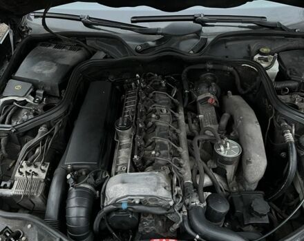 Черный Мерседес Е-Класс, объемом двигателя 3.2 л и пробегом 311 тыс. км за 3200 $, фото 5 на Automoto.ua