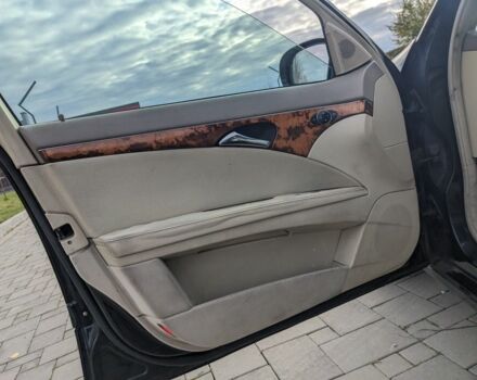 Мерседес Е-Клас 2004 у Рівному на Automoto.ua Чорний Мерседес Е-Клас, об'ємом двигуна 0 л та пробігом 300 тис. км за 2800 $, фото 4 на Automoto.ua