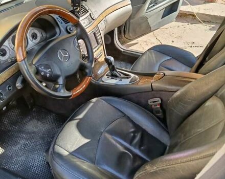 Черный Мерседес Е-Класс, объемом двигателя 3.2 л и пробегом 375 тыс. км за 7100 $, фото 11 на Automoto.ua