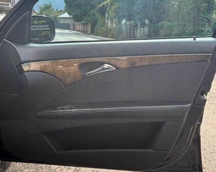 Черный Мерседес Е-Класс, объемом двигателя 3.2 л и пробегом 327 тыс. км за 8800 $, фото 11 на Automoto.ua