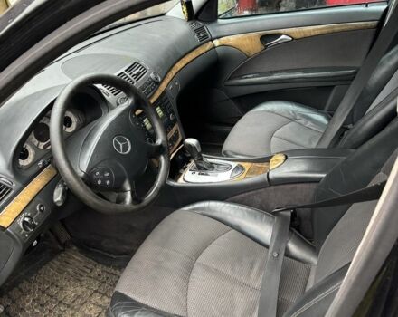 Черный Мерседес Е-Класс, объемом двигателя 3.2 л и пробегом 3 тыс. км за 2800 $, фото 4 на Automoto.ua