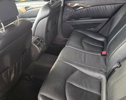 Черный Мерседес Е-Класс, объемом двигателя 3.2 л и пробегом 375 тыс. км за 7100 $, фото 5 на Automoto.ua