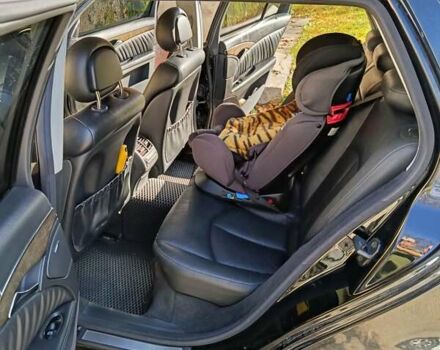 Черный Мерседес Е-Класс, объемом двигателя 3.2 л и пробегом 375 тыс. км за 7100 $, фото 10 на Automoto.ua