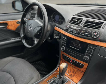 Черный Мерседес Е-Класс, объемом двигателя 2.7 л и пробегом 356 тыс. км за 4700 $, фото 26 на Automoto.ua