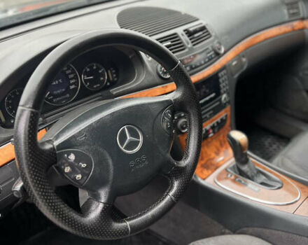 Черный Мерседес Е-Класс, объемом двигателя 2.7 л и пробегом 356 тыс. км за 4700 $, фото 16 на Automoto.ua