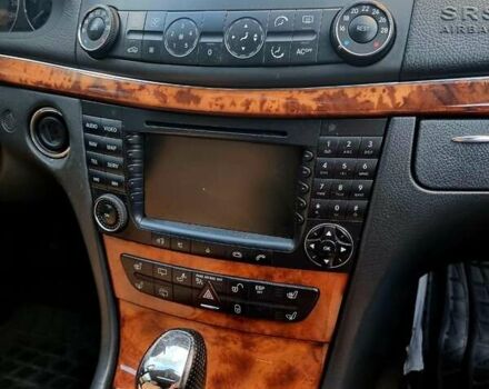 Чорний Мерседес Е-Клас, об'ємом двигуна 3.22 л та пробігом 260 тис. км за 8700 $, фото 2 на Automoto.ua