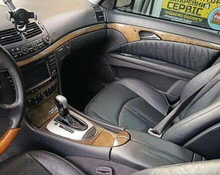 Черный Мерседес Е-Класс, объемом двигателя 3.2 л и пробегом 375 тыс. км за 7100 $, фото 7 на Automoto.ua