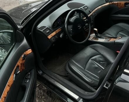 Черный Мерседес Е-Класс, объемом двигателя 3.2 л и пробегом 311 тыс. км за 3200 $, фото 6 на Automoto.ua