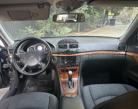 Черный Мерседес Е-Класс, объемом двигателя 2.7 л и пробегом 360 тыс. км за 5800 $, фото 6 на Automoto.ua