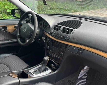 Черный Мерседес Е-Класс, объемом двигателя 3.2 л и пробегом 327 тыс. км за 8800 $, фото 17 на Automoto.ua