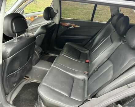 Черный Мерседес Е-Класс, объемом двигателя 3.2 л и пробегом 280 тыс. км за 3600 $, фото 9 на Automoto.ua