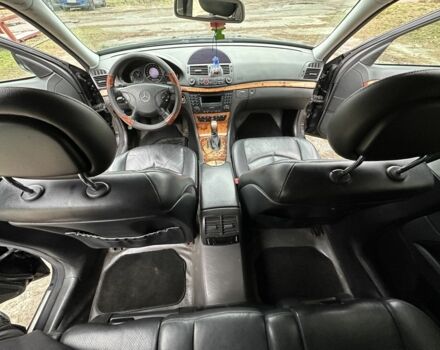 Черный Мерседес Е-Класс, объемом двигателя 3.2 л и пробегом 280 тыс. км за 3600 $, фото 11 на Automoto.ua