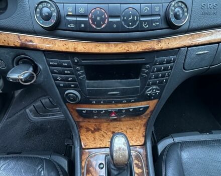 Черный Мерседес Е-Класс, объемом двигателя 3.2 л и пробегом 280 тыс. км за 3600 $, фото 8 на Automoto.ua