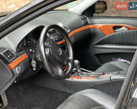 Черный Мерседес Е-Класс, объемом двигателя 2.99 л и пробегом 430 тыс. км за 8400 $, фото 13 на Automoto.ua