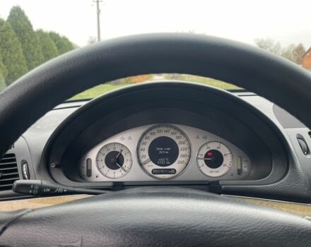 Черный Мерседес Е-Класс, объемом двигателя 3 л и пробегом 358 тыс. км за 5500 $, фото 11 на Automoto.ua