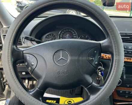 Черный Мерседес Е-Класс, объемом двигателя 2.99 л и пробегом 287 тыс. км за 8900 $, фото 9 на Automoto.ua