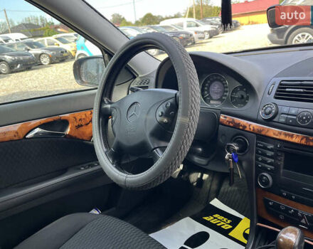 Черный Мерседес Е-Класс, объемом двигателя 2.99 л и пробегом 287 тыс. км за 8900 $, фото 22 на Automoto.ua