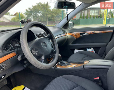 Черный Мерседес Е-Класс, объемом двигателя 2.99 л и пробегом 287 тыс. км за 8900 $, фото 8 на Automoto.ua