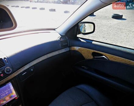 Черный Мерседес Е-Класс, объемом двигателя 2.99 л и пробегом 329 тыс. км за 6300 $, фото 12 на Automoto.ua